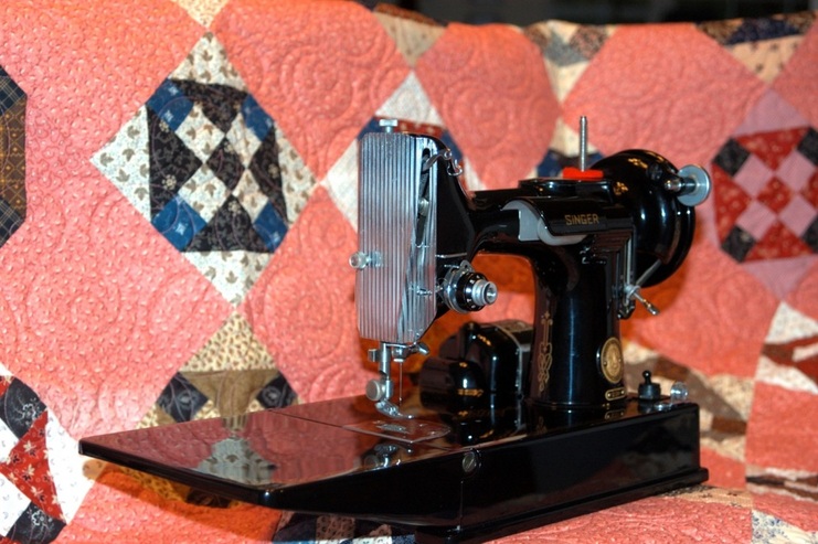 1941 Singer 221